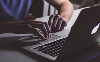 开云APP-法国网球队鏖战英国网球队，西西帕斯完成帽子戏法