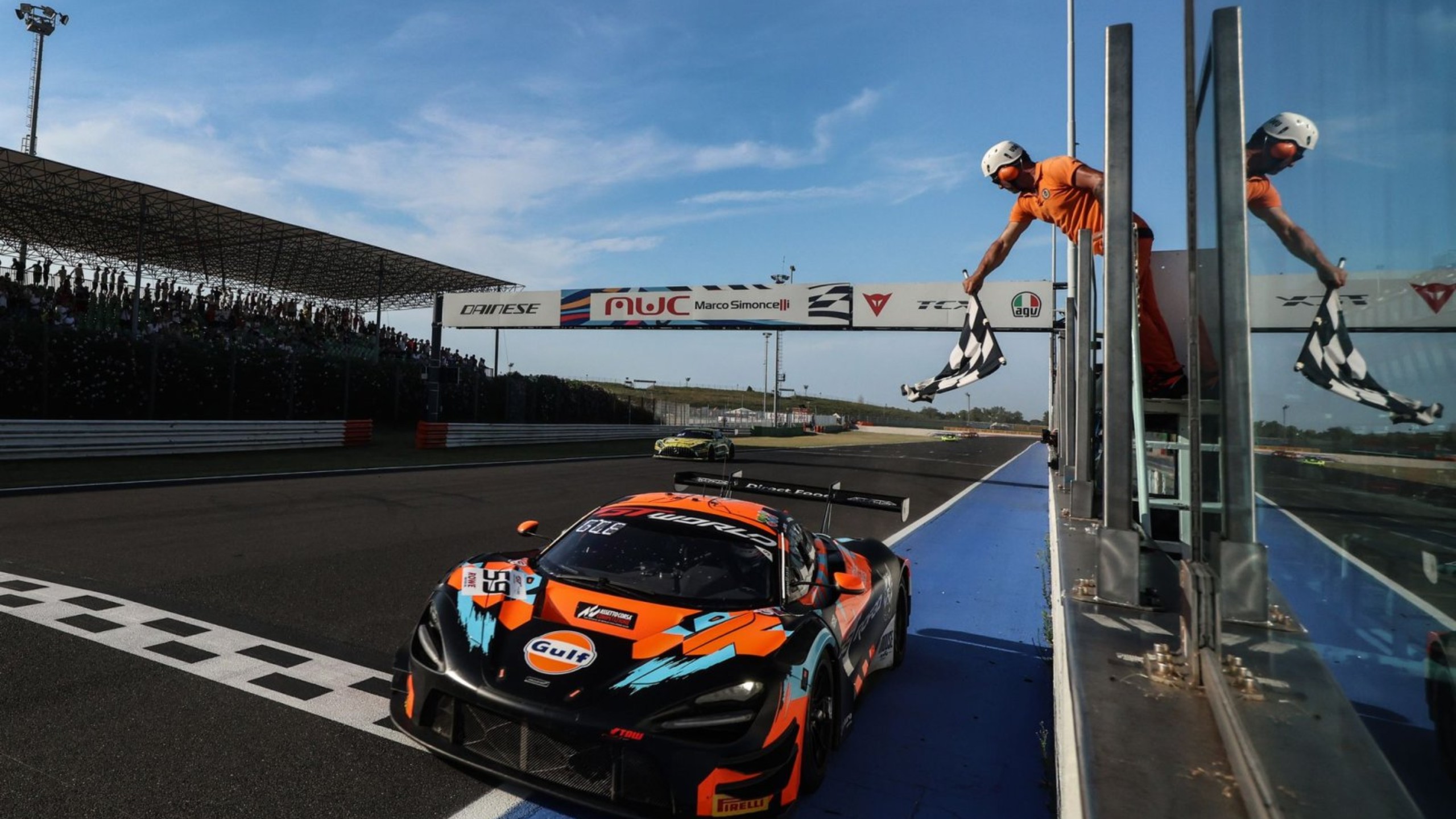 开云体育APP下载-包含迈凯伦逆转红牛车队，塞恩斯关键制胜的词条