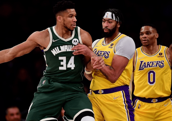 雄鹿完胜江苏队，浓眉哥带队取胜