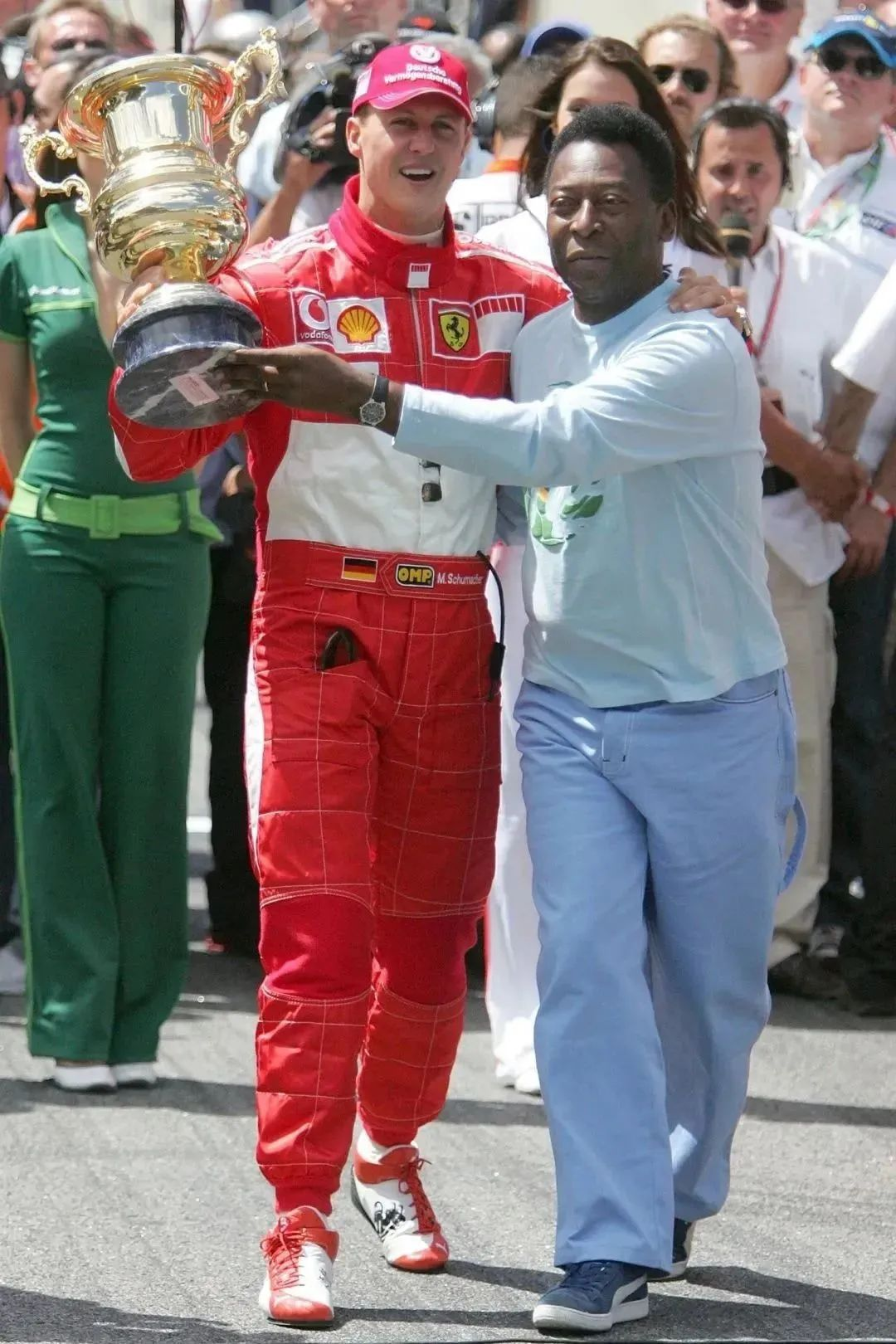 开云体育官网-威廉姆斯横扫哈斯车队，汉密尔顿惊艳四座