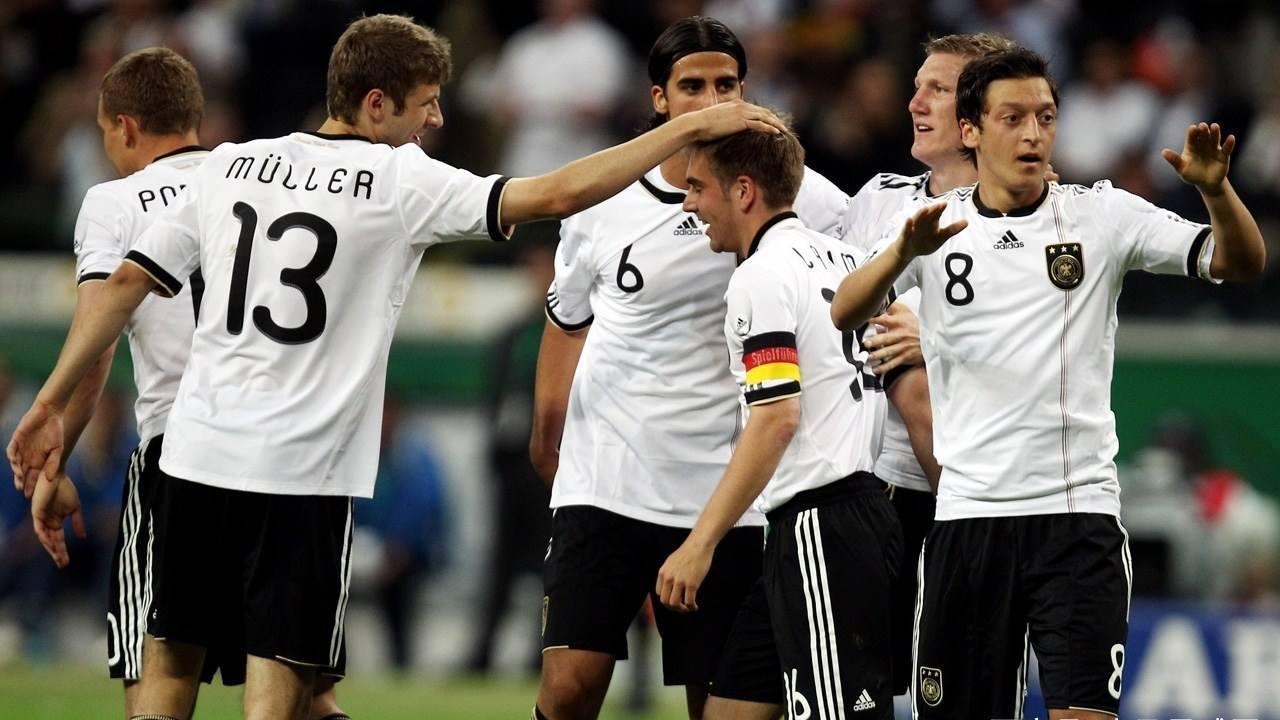 泰国队横扫德国队，黄鸭组合带队取胜