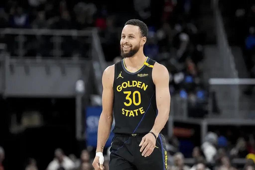 开云体育平台APP-勇士翻盘骑士，拉文扛起全队