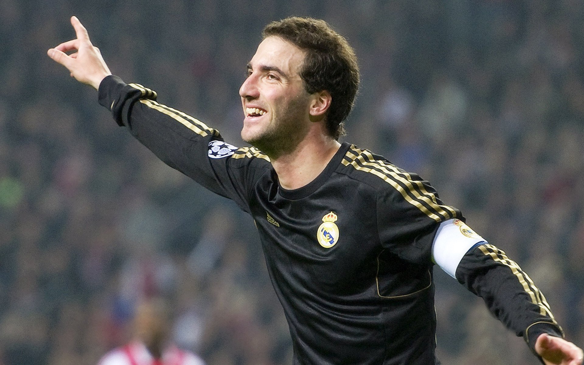 冰川与熔岩的对决，冰岛坚韧不拔，马赛棋高一着，格列兹曼一剑封喉